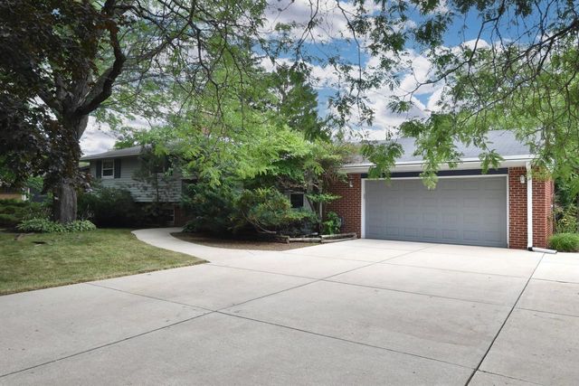 6600 N Braeburn LANE, Glendale, WI 53209