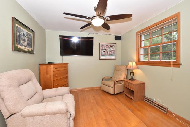 6600 N Braeburn LANE, Glendale, WI 53209