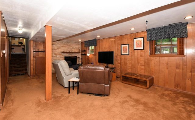 6600 N Braeburn LANE, Glendale, WI 53209