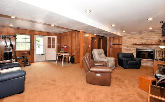 6600 N Braeburn LANE, Glendale, WI 53209