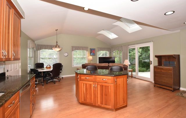 6600 N Braeburn LANE, Glendale, WI 53209