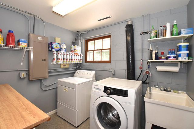 6600 N Braeburn LANE, Glendale, WI 53209