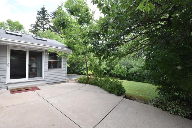 6600 N Braeburn LANE, Glendale, WI 53209