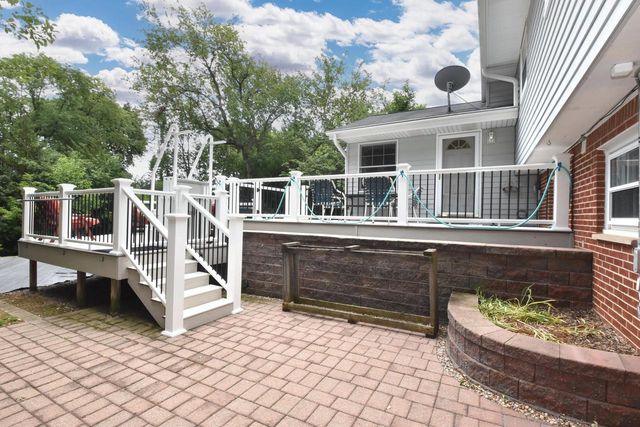 6600 N Braeburn LANE, Glendale, WI 53209