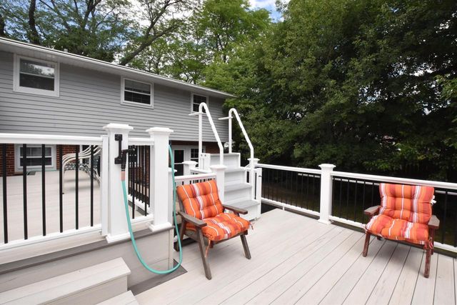 6600 N Braeburn LANE, Glendale, WI 53209