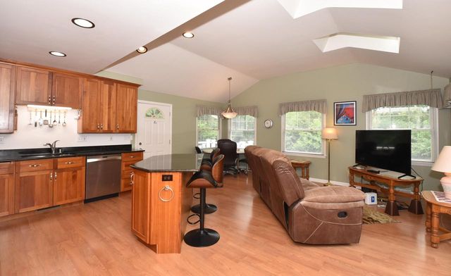 6600 N Braeburn LANE, Glendale, WI 53209