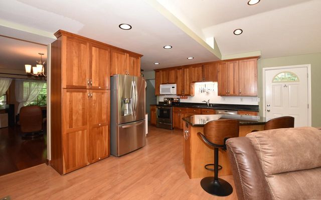 6600 N Braeburn LANE, Glendale, WI 53209