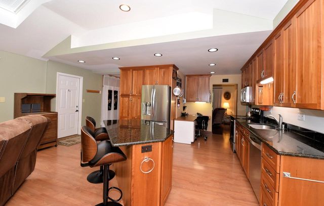 6600 N Braeburn LANE, Glendale, WI 53209