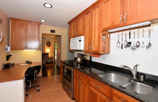 6600 N Braeburn LANE, Glendale, WI 53209