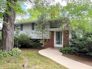 6600 N Braeburn LANE, Glendale, WI 53209