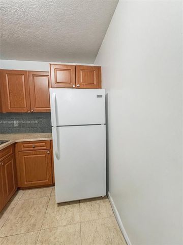 8405 NW 8th Street 204, Miami, FL 33126
