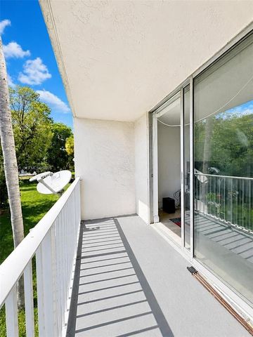 8405 NW 8th Street 204, Miami, FL 33126