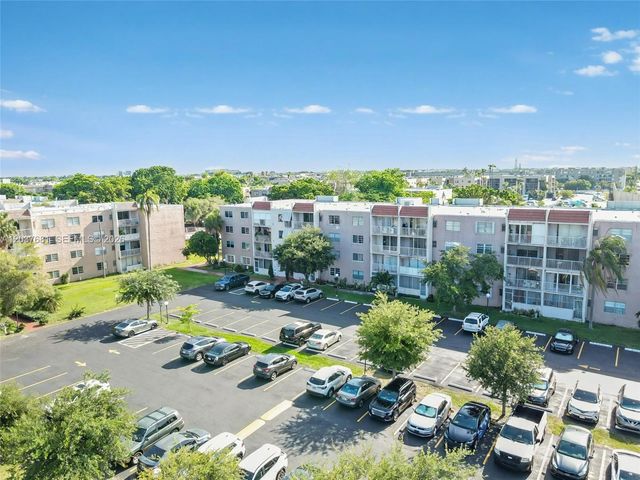 8405 NW 8th Street 204, Miami, FL 33126