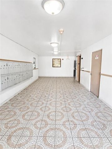 8405 NW 8th Street 204, Miami, FL 33126