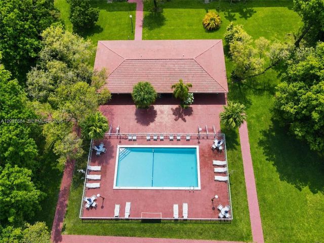 8405 NW 8th Street 204, Miami, FL 33126