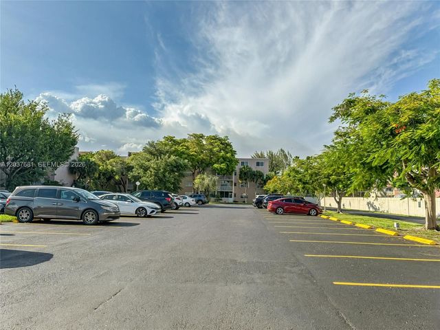 8405 NW 8th Street 204, Miami, FL 33126