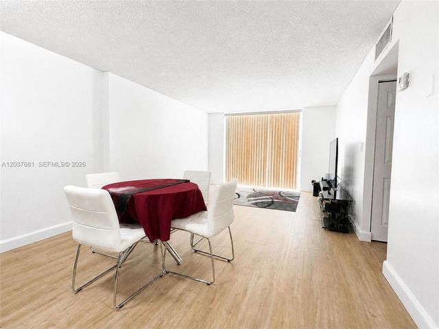 8405 NW 8th Street 204, Miami, FL 33126