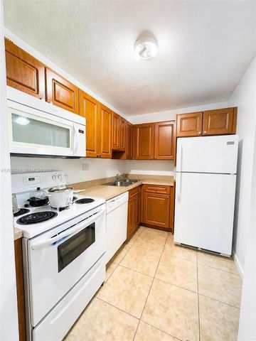 8405 NW 8th Street 204, Miami, FL 33126