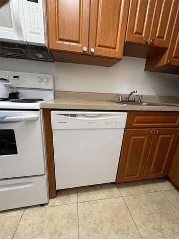 8405 NW 8th Street 204, Miami, FL 33126