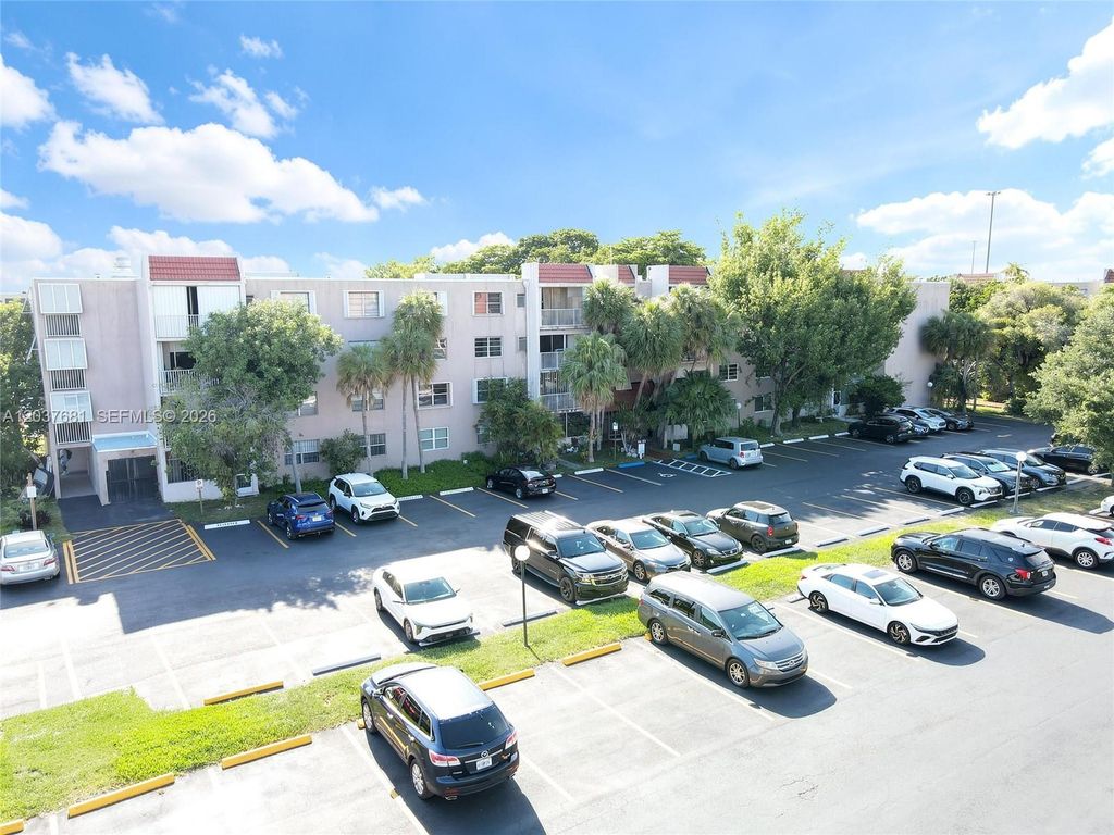 8405 NW 8th Street 204, Miami, FL 33126