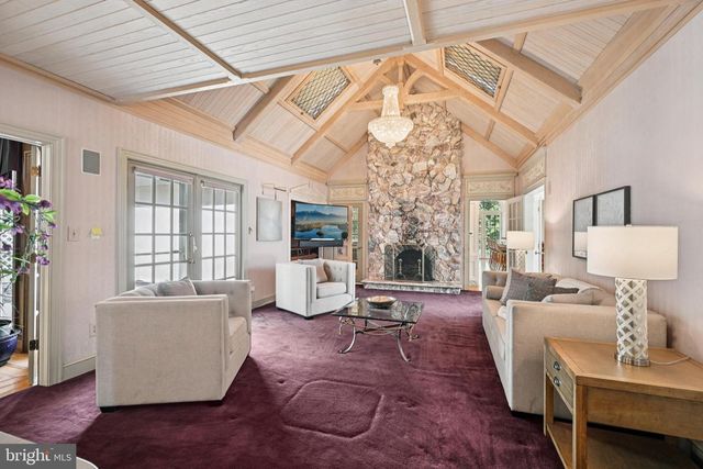 12 COVE RD, Moorestown, NJ 08057