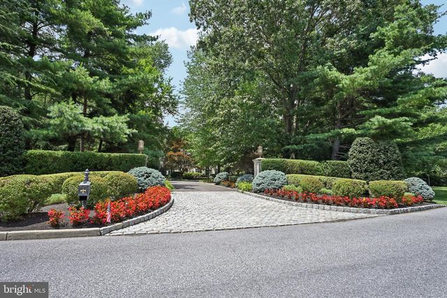 12 COVE RD, Moorestown, NJ 08057