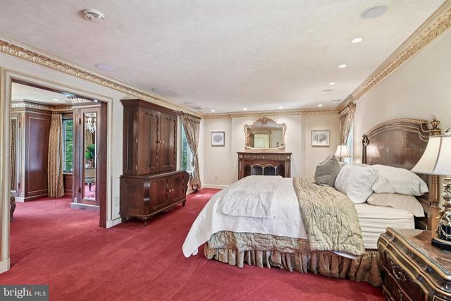 12 COVE RD, Moorestown, NJ 08057