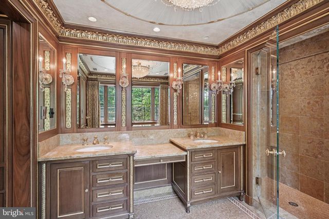 12 COVE RD, Moorestown, NJ 08057