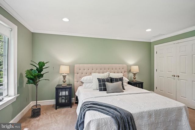 12 COVE RD, Moorestown, NJ 08057