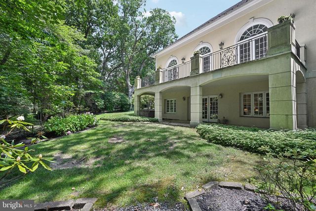 12 COVE RD, Moorestown, NJ 08057