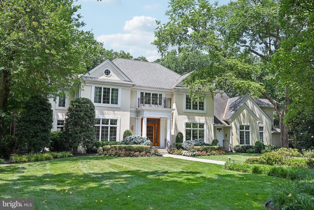 12 COVE RD, Moorestown, NJ 08057