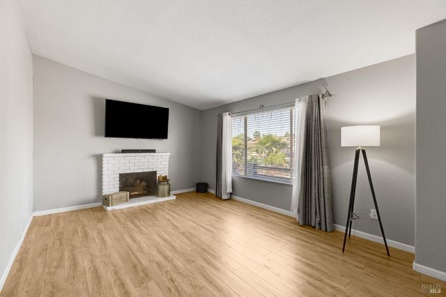 531 Colonial Cir, Vacaville, CA 95687