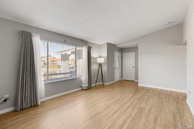 531 Colonial Cir, Vacaville, CA 95687