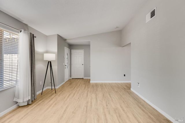 531 Colonial Cir, Vacaville, CA 95687