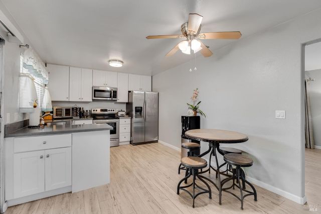 531 Colonial Cir, Vacaville, CA 95687