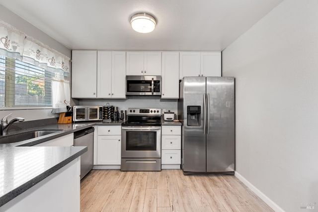 531 Colonial Cir, Vacaville, CA 95687