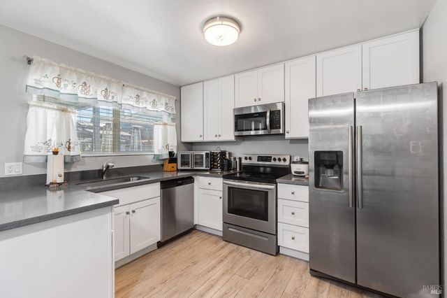 531 Colonial Cir, Vacaville, CA 95687