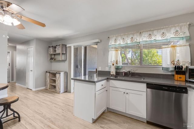 531 Colonial Cir, Vacaville, CA 95687