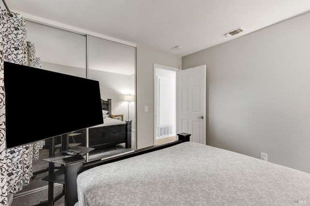 531 Colonial Cir, Vacaville, CA 95687