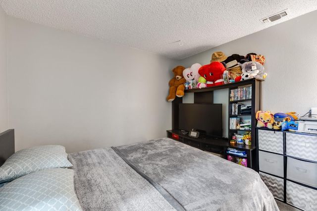 531 Colonial Cir, Vacaville, CA 95687