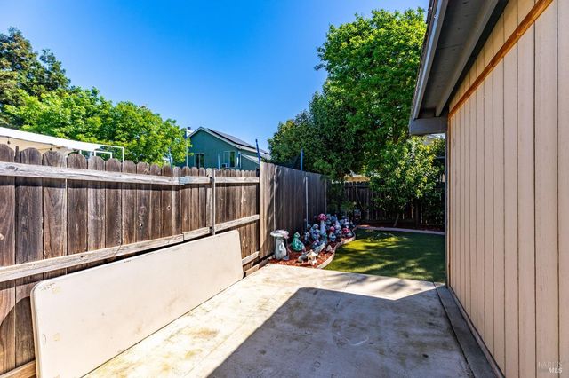 531 Colonial Cir, Vacaville, CA 95687