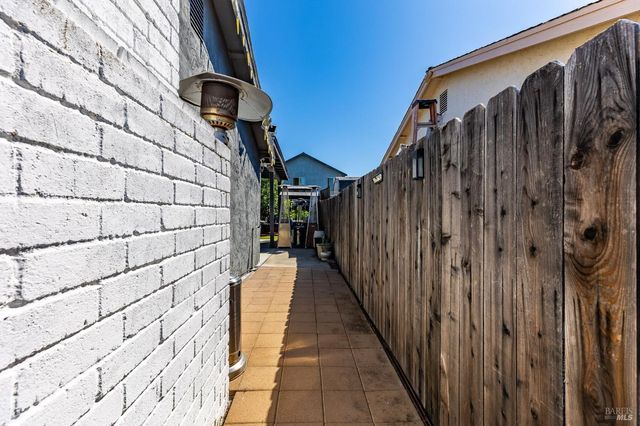 531 Colonial Cir, Vacaville, CA 95687