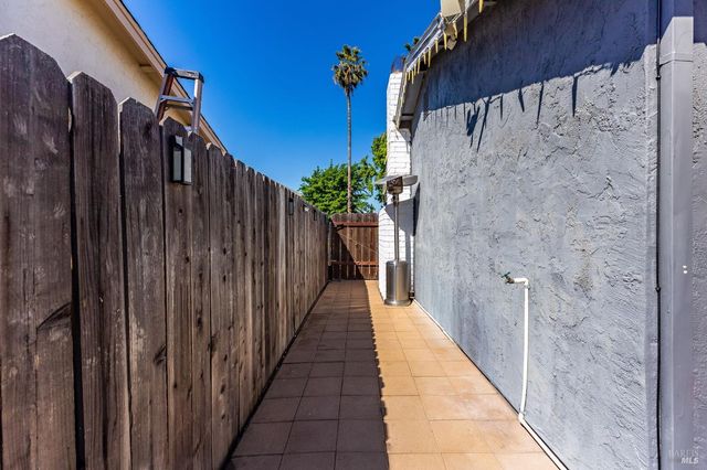 531 Colonial Cir, Vacaville, CA 95687