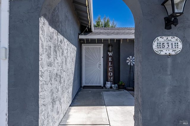 531 Colonial Cir, Vacaville, CA 95687