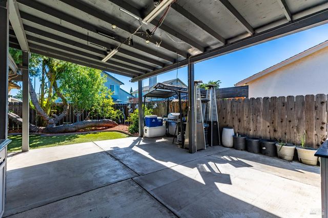 531 Colonial Cir, Vacaville, CA 95687