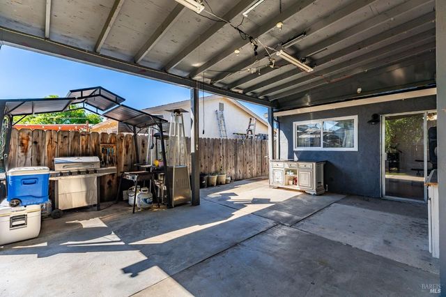 531 Colonial Cir, Vacaville, CA 95687