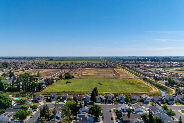 531 Colonial Cir, Vacaville, CA 95687