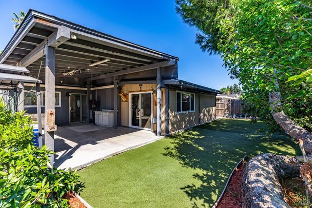 531 Colonial Cir, Vacaville, CA 95687