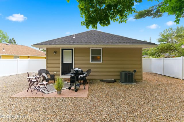 12 Pocono Place, Toms River, NJ 08753