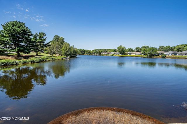 12 Pocono Place, Toms River, NJ 08753